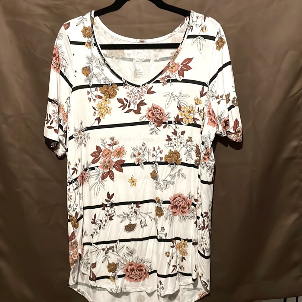 Maurices lightweight short sleeved shirt. Size 0